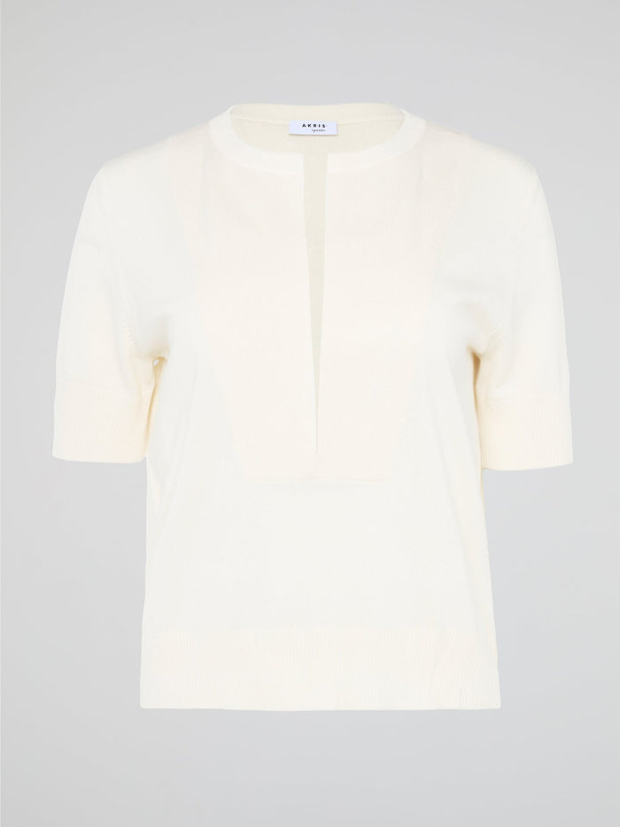 Introducing the Beige Ribbed Trim Top by Akris Punto, the epitome of effortless elegance. Crafted with meticulous attention to detail, this chic top features a contemporary ribbed trim that adds texture and sophistication to any outfit. Its versatile beige hue creates a timeless and versatile piece that seamlessly transitions from day to night, making it the perfect addition to your wardrobe.