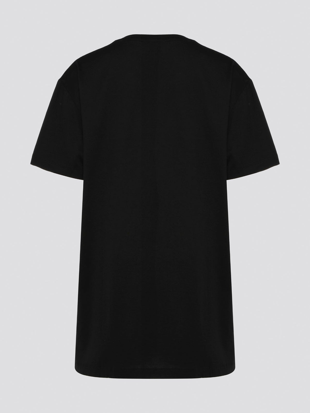 Step up your streetwear game with this Roberto Cavalli Black Logo Print Oversized T-Shirt. Emblazoned with the brand's iconic logo in a bold graphic print, this tee is sure to make a statement wherever you go. The oversized fit adds a touch of urban edge, perfect for pairing with your favorite jeans or joggers for a stylish yet comfortable look.